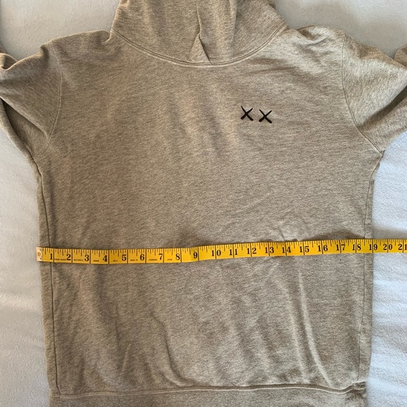 Uniqlo x Kaws hoodie - Picture 5 of 7